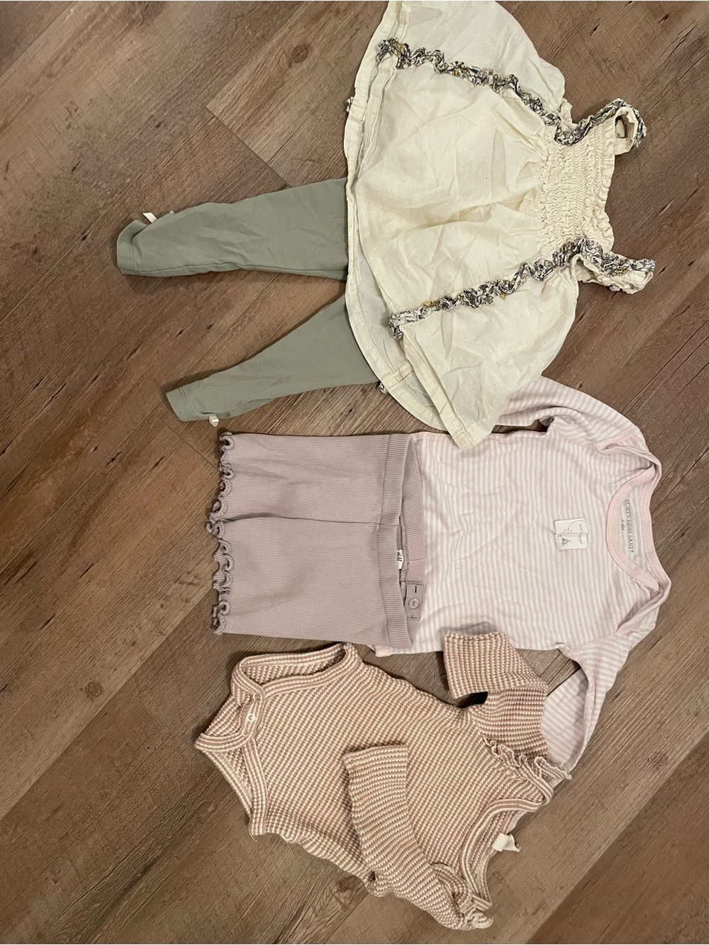 Bundle of baby girl clothes size 6-9 months